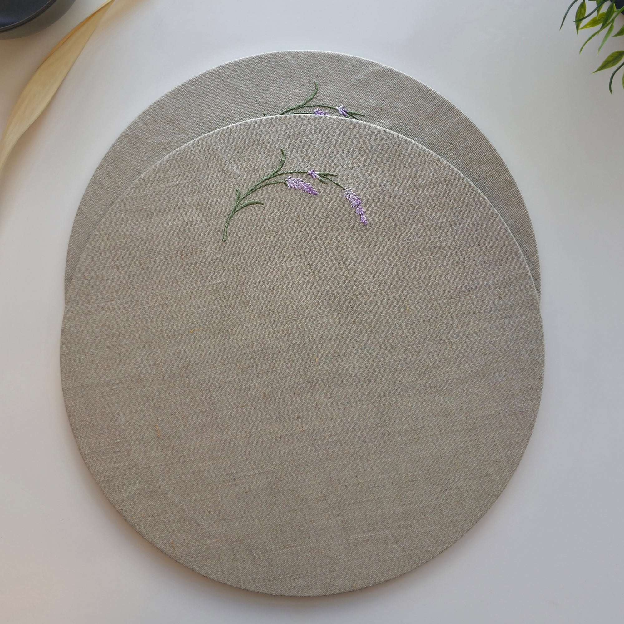 Manteles de Lavanda Toscana en Piedra Avena – Juego de 2