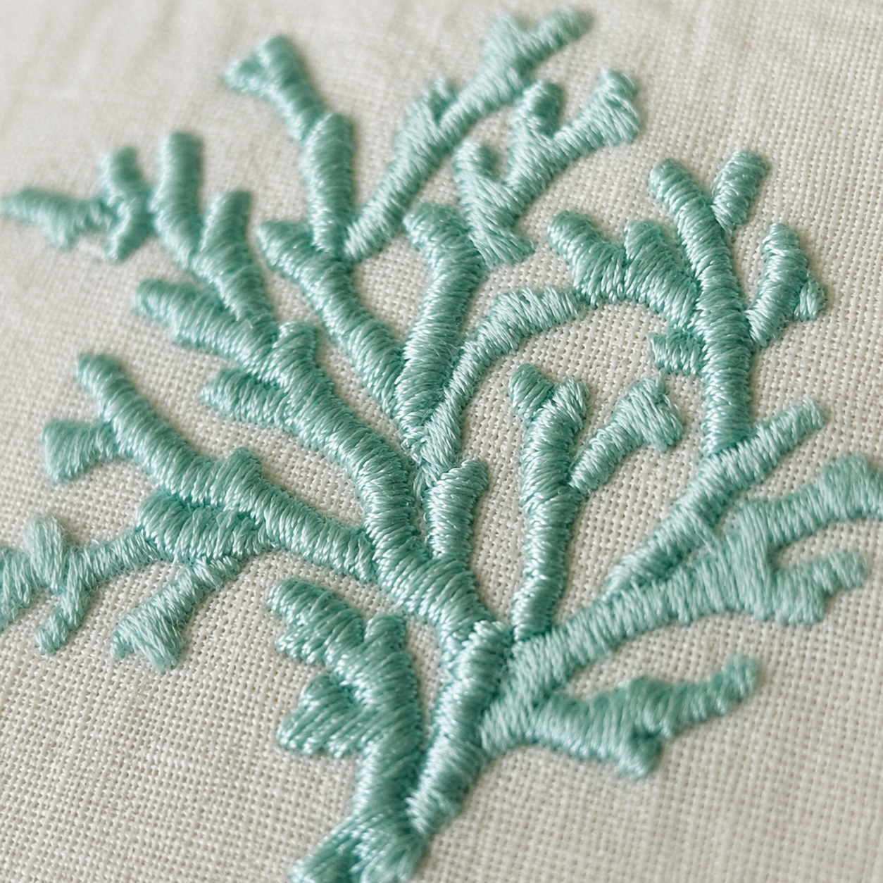 Toscana Aqua Coral Linen Napkins in Off-White – Set of 4